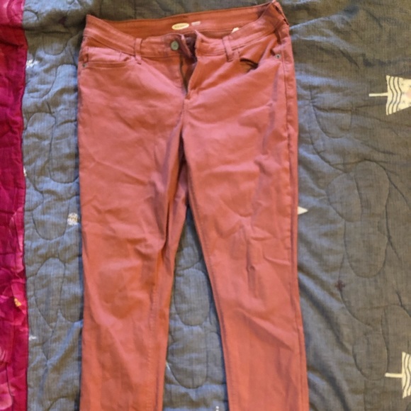 Peachy red old navy skinny jeans .a US size 10 - Picture 2 of 3